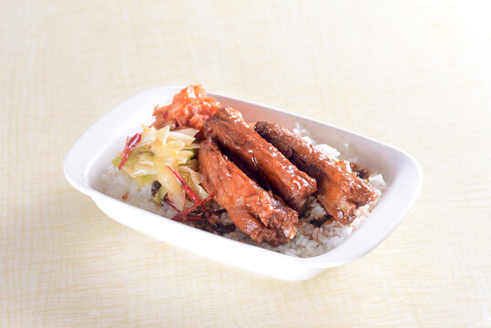 红烧排骨饭
