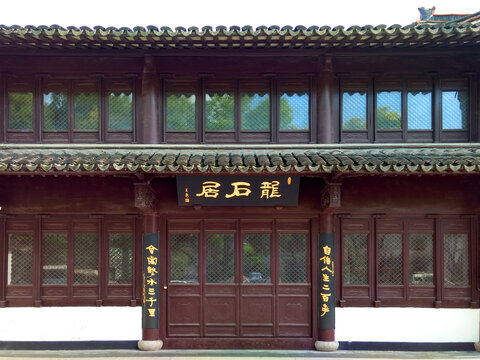 中式传统两层楼古典建筑
