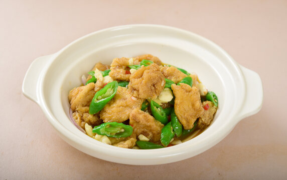 青椒焖油豆泡