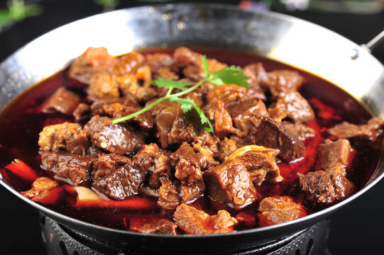 红汤牛肉锅