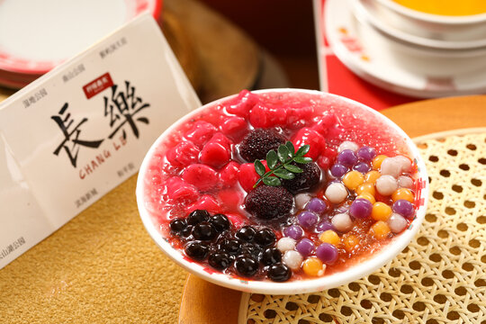 杨梅冰汤圆