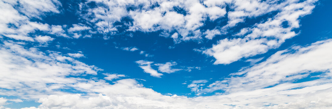 天空浓云