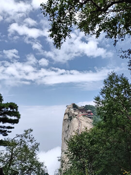 楼阁白云