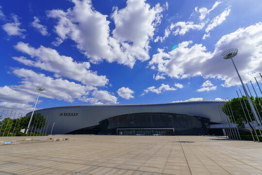 潍坊鲁台会展中心建筑和空旷广场
