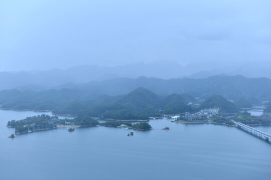 烟雨中的千岛湖
