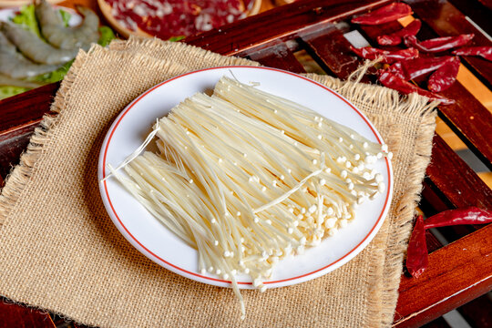 火锅菜品金针菇