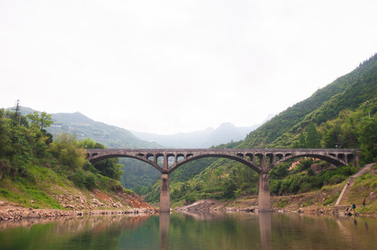 溪水