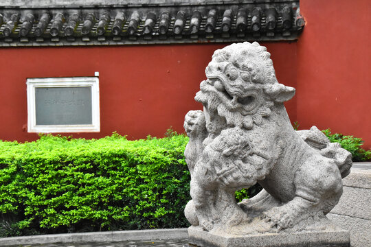 华林寺石狮子