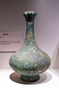 秦代铜蒜头壶