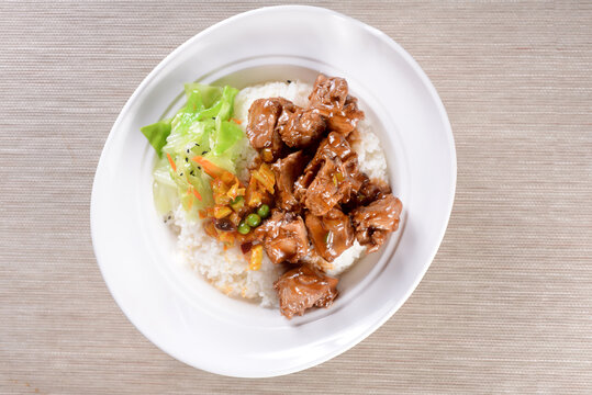 红烧排骨饭