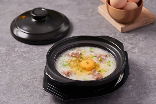 窝蛋菜粒滚牛肉粥