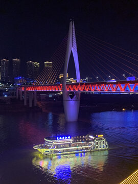 重庆千厮门大桥游艇夜景