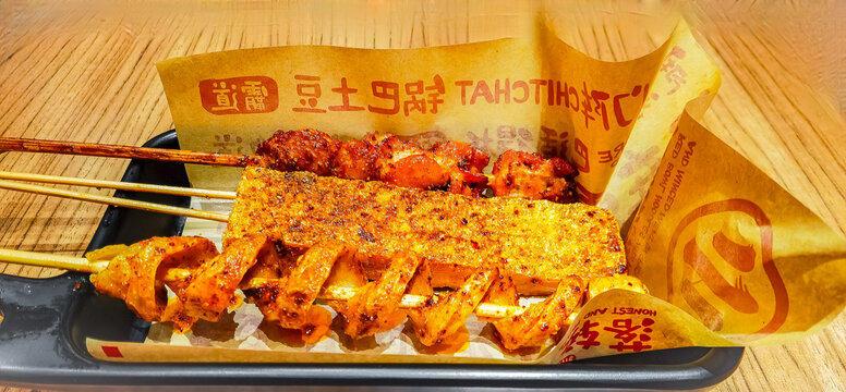 烤鸡腿肉串爆浆豆腐烤面筋