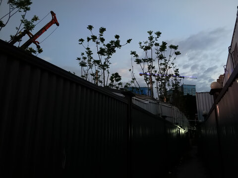 拆迁区月升图