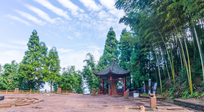 七彩飞瀑入口