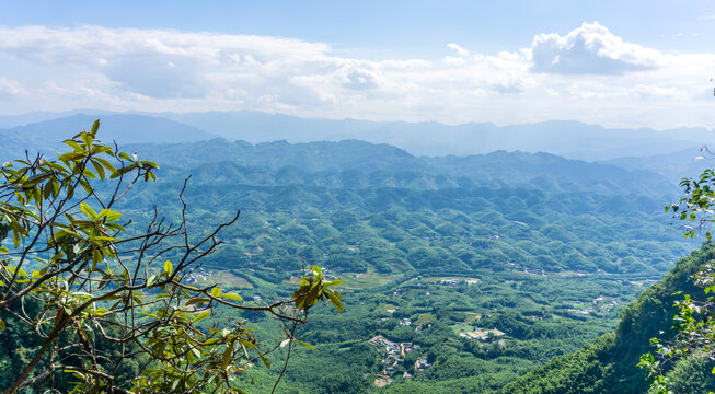挂膀岩远眺