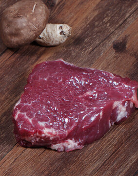 生切牛肉
