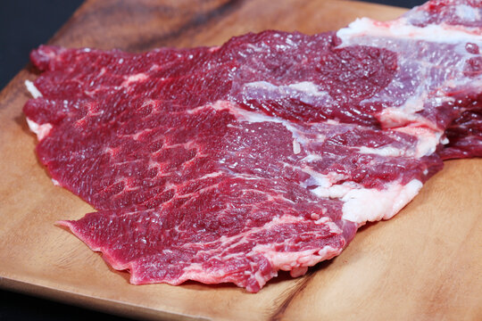生鲜雪花牛肉