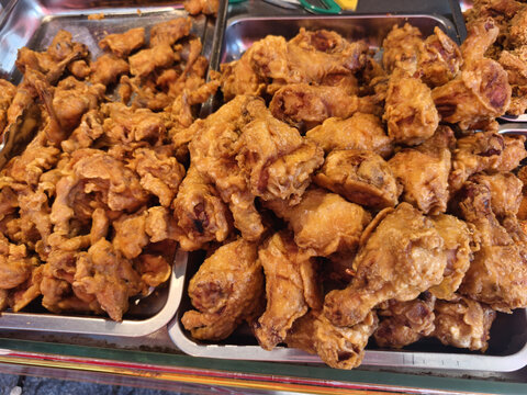 油炸鸡腿与鸡架