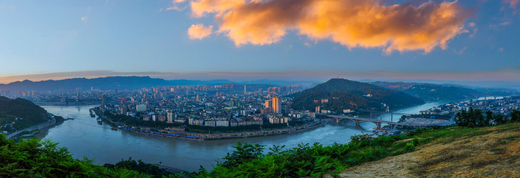 宜宾三江汇流城市风光