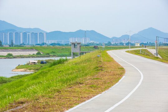 河堤路