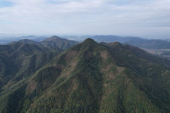 蓝天白云大山村落