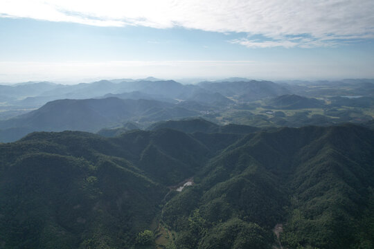 蓝天白云大山