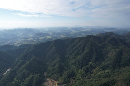 蓝天白云大山