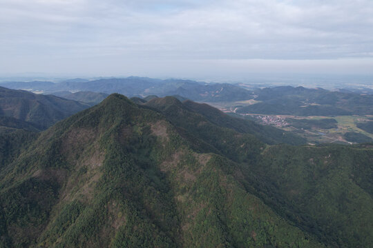 蓝天白云大山