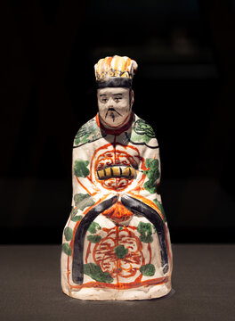 元代红绿彩瓷塑像
