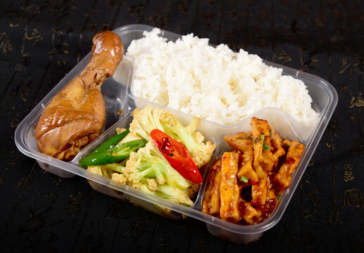 盒饭鸡腿茄子