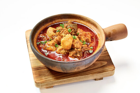 砂锅土豆鸡煲