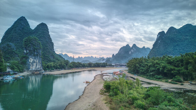 桂林山水漓江兴坪段
