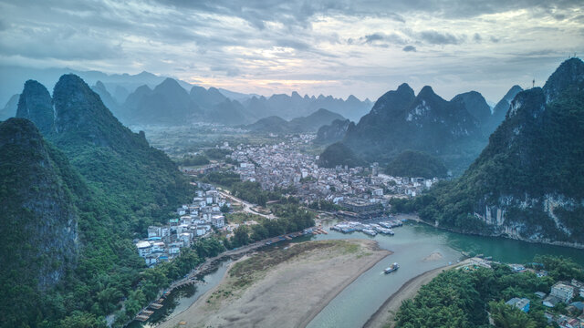桂林山水漓江兴坪段