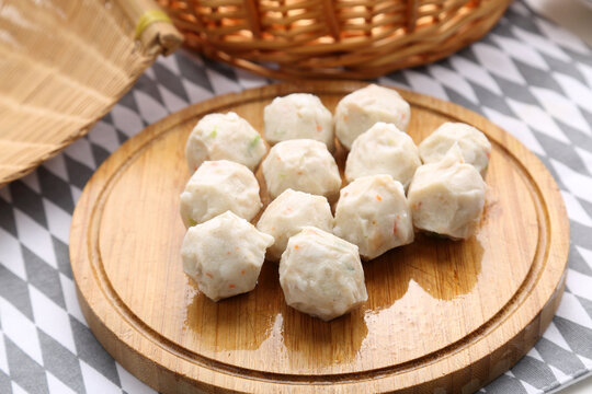 一盘墨鱼丸