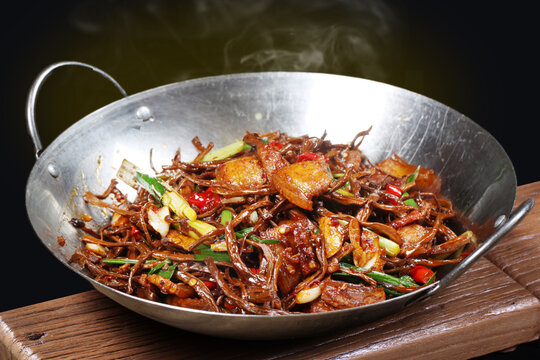 干锅腊肉茶树菇