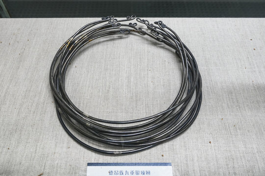 德昂族九重银项圈