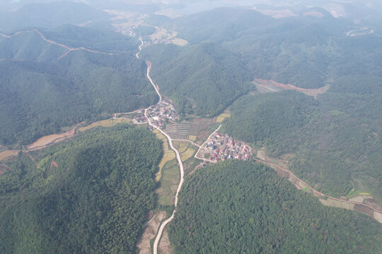 大山包围的村落