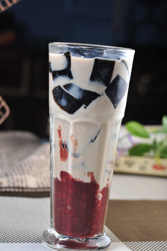仙草红豆奶茶