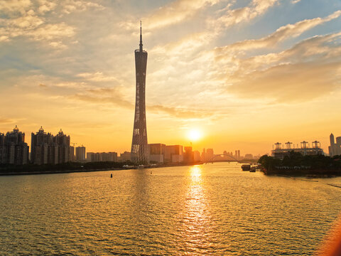 广州塔与夕阳