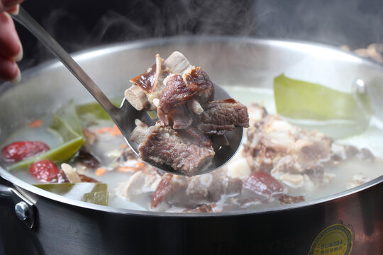 重庆腊排骨煲