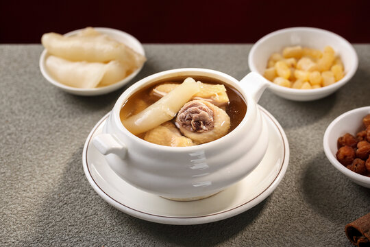 花胶炖鸡汤