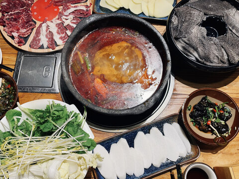 一桌火锅美食贵州酸汤锅底