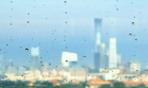 从风中的雨滴看