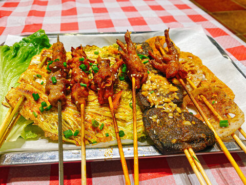 烤串炸串鸡爪子臭豆腐欧赔金针菇串串