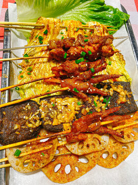 烧烤串串香烤鸡爪莲藕娃娃菜臭豆腐
