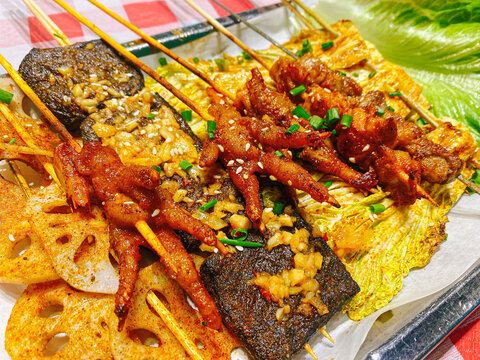 烤串炸串夜宵摊大排档小吃美食