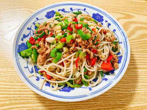 美味小吃肉丝炒粉鲜椒炒粉