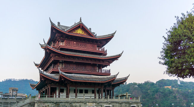 夹镜楼雄姿