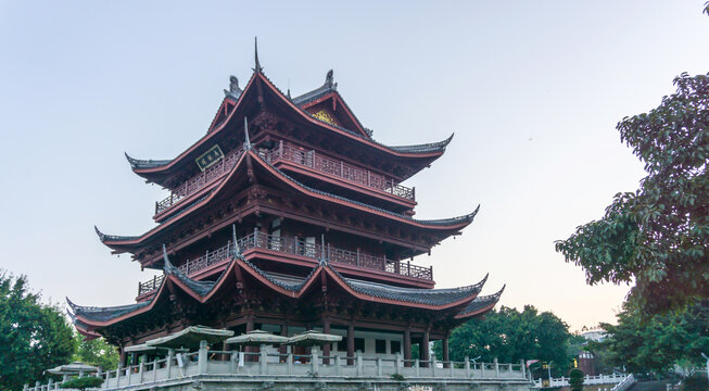 夹镜楼雄姿